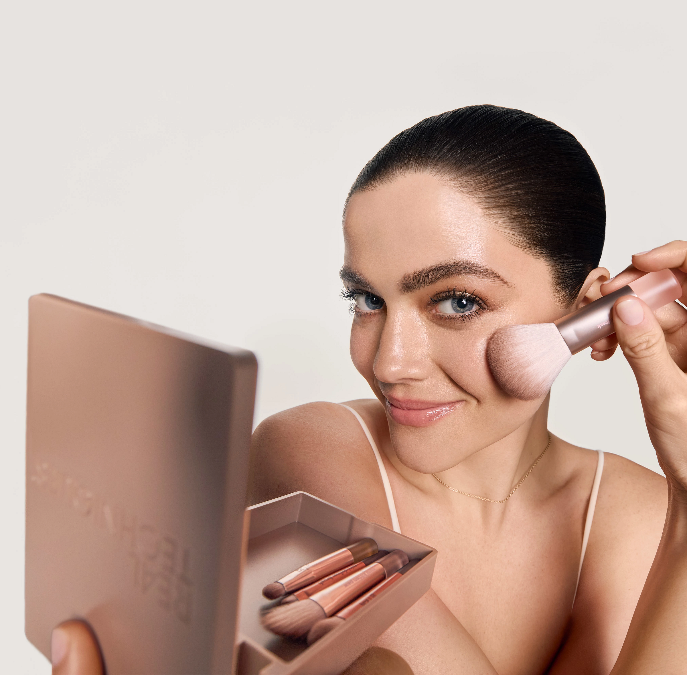 New Nudes 2.0 On-The-Glow Mini Brush Set + Mirrored Compact