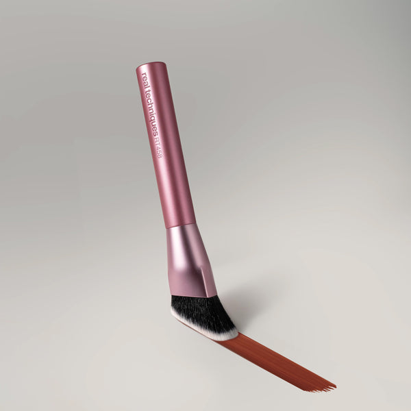 Cheek Hugging Contour Brush