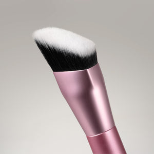 Cheek Hugging Contour Brush
