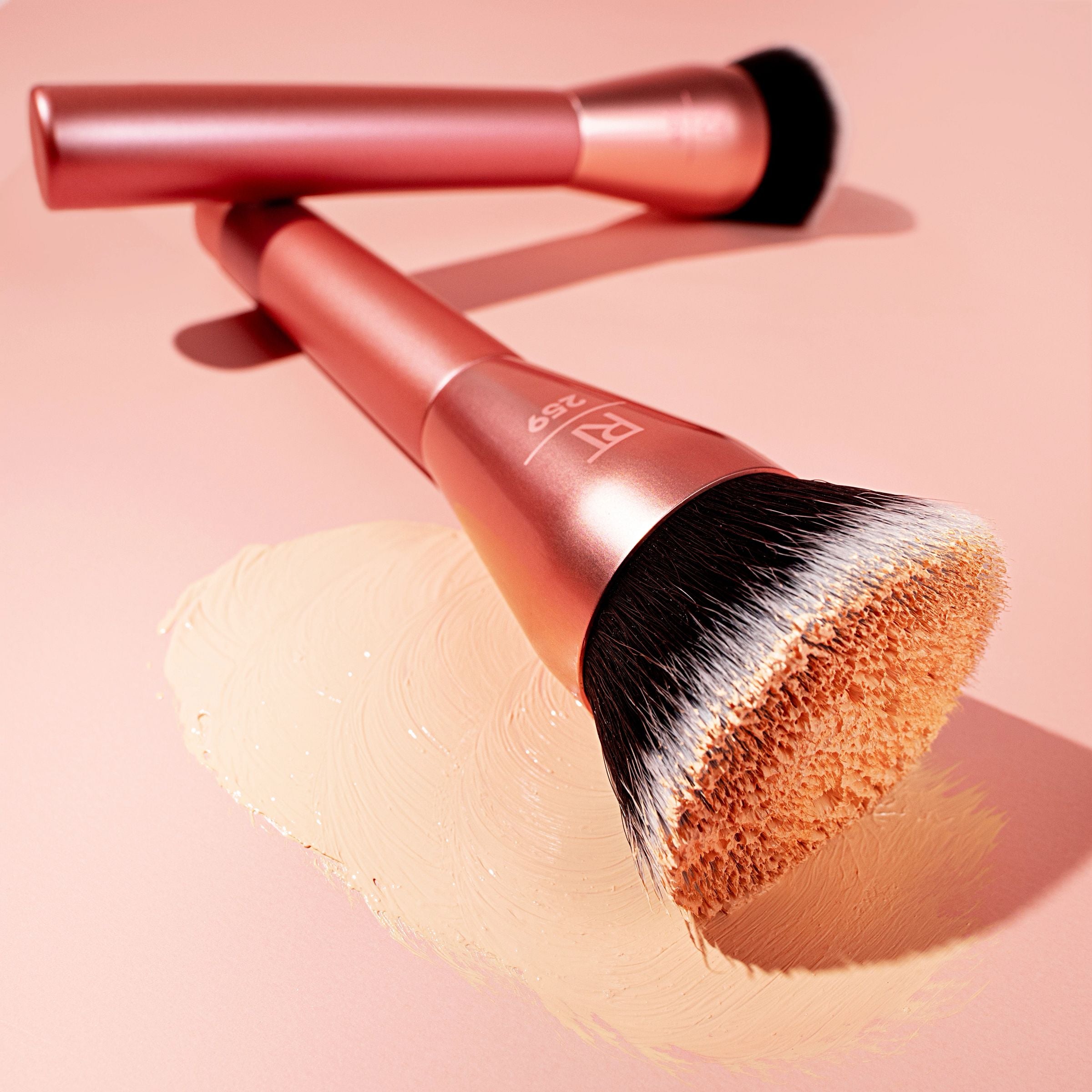 リアルテクニクス Real Techniques Glow Round Base Makeup Brush, For Liquid & Cream