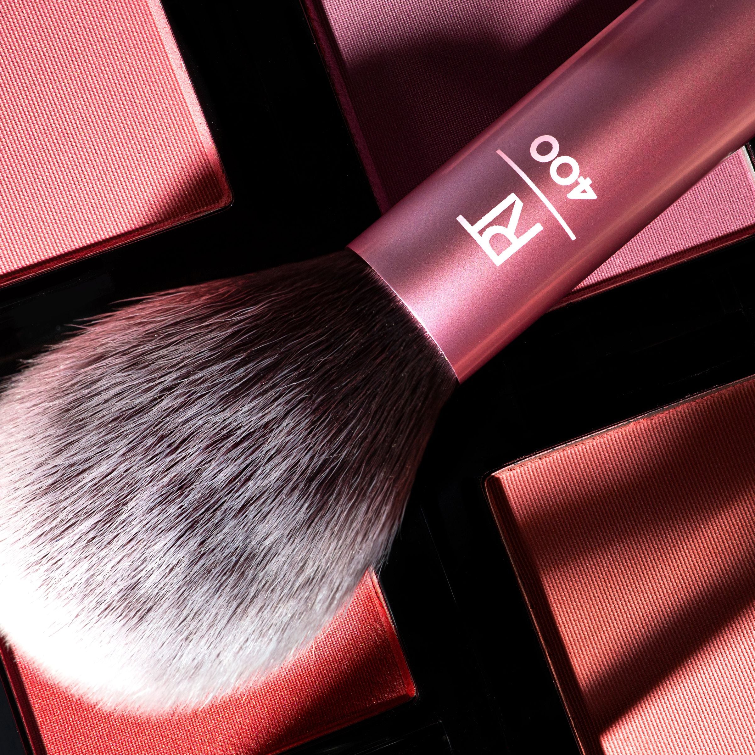 リアルテクニクス Blush Brush - Cream and Powder Blush Brush | Real Techniques
